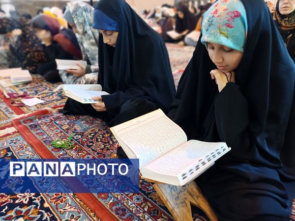 اعتکاف دانش‌آموزی در گناباد