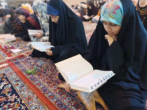اعتکاف دانش‌آموزی در گناباد