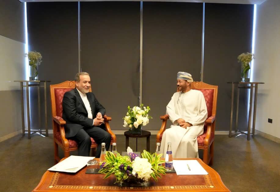 وزرای خارجه ایران و عمان دیدار کردند؛ تبادل نظر درخصوص ترتیبات اجرای گفت‌وگوهای غیرمستقیم
