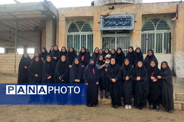 غبار‌روبی مزار شهدا در آستان مقدس امام زاده جعفر (ع) منطقه میانکوه 