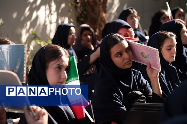 نواختن زنگ آغاز سال تحصیلی با حضور وزیر دادگستری 