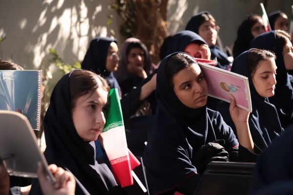 نواختن زنگ آغاز سال تحصیلی با حضور وزیر دادگستری 