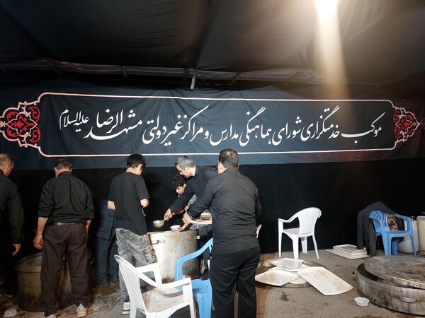 برپایی موکب پذیرایی آموزش و پرورش ناحیه 2 از زائران پیاده رضوی
