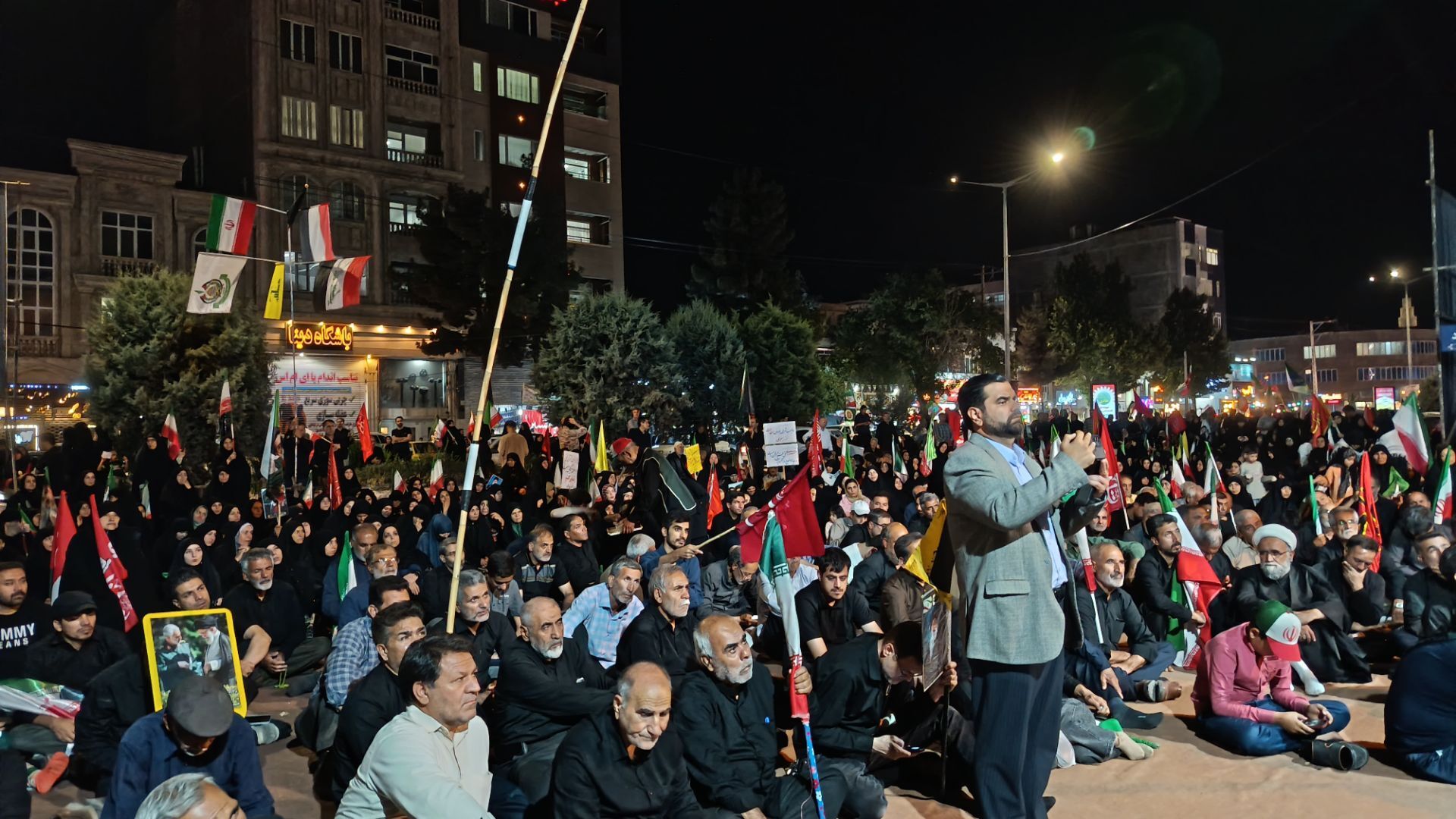 نوای طنین انداز حضور پرشور مردم در شب صد و بیست و هشتم