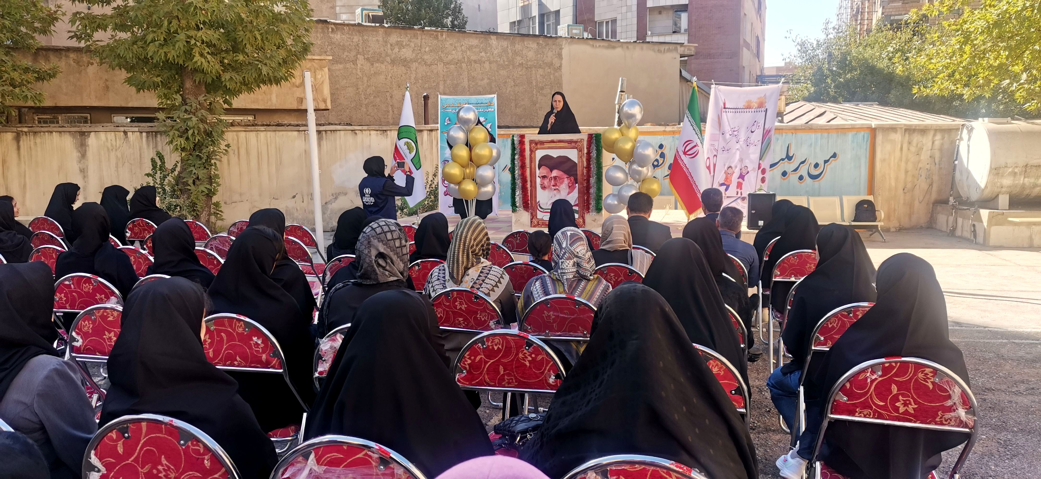 دانش‌آموزان دبیرستان نمونه فضیلت با شوروشوق به استقبال سال تحصیلی جدید رفتند