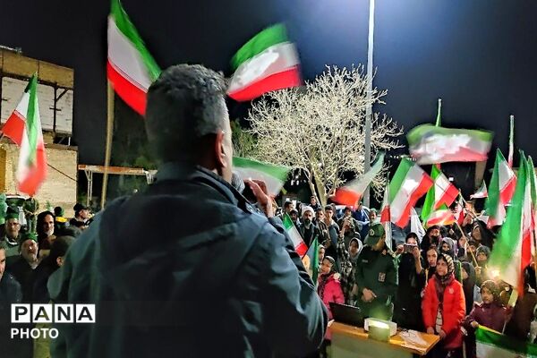 حضور در تجمعات خیابانی یعنی هیات من الذله در برابر دشمن زورگو و دروغگو