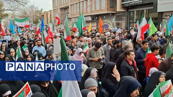 شکوه حضور نوجوانان در راهپیمایی 22 بهمن مردم قم