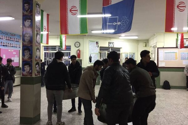 مراسم افطاری در دبیرستان نمونه آیت الله خامنه ای