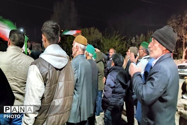 حضور در تجمعات خیابانی یعنی هیات من الذله در برابر دشمن زورگو و دروغگو