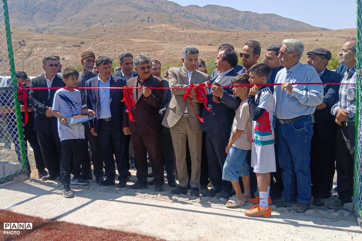 بهره‌برداری از زمین چمن مصنوعی روستای نامانلو شهرستان شیروان