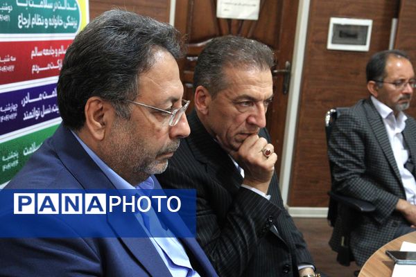 جلسه مراقبان و سفیران سلامت در آموزش و پرورش منطقه 14 تهران با حضور مسئولان اداره‌کل شهر تهران