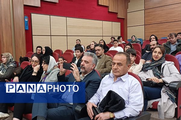 تقدیر از دانش‌آموزان دبیرستان هیات امنایی البرز در اردوگاه استانی شهید محمد منتظری شهریار 