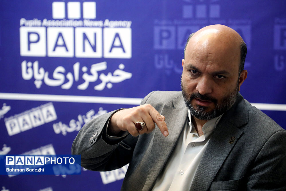 کسب رتبه در جشنواره ملی تجلیل از پژوهشگران گواه روشنی بر توجه نوسازی مدارس به توسعه مبتنی بر دانش و پژوهش است