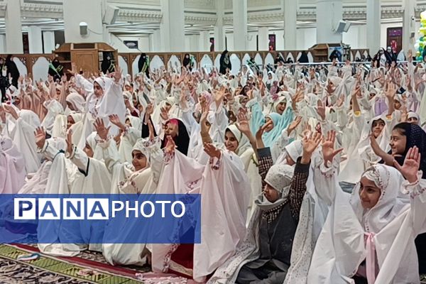 برگزاری جشن ۱۰۰۰ دانش‌آموز دختر روزه اولی در شیراز