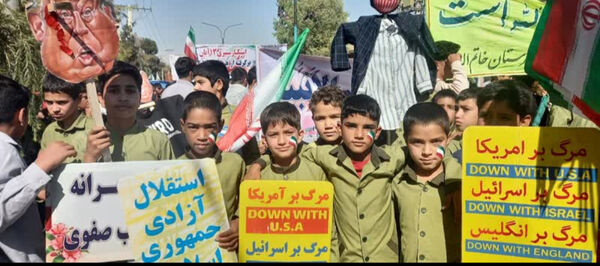 راهپیمایی باشکوه ۱۳ آبان در خاتم؛ روز ملی مبارزه با استکبار 
