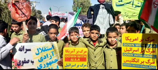 راهپیمایی باشکوه ۱۳ آبان در خاتم؛ روز ملی مبارزه با استکبار 
