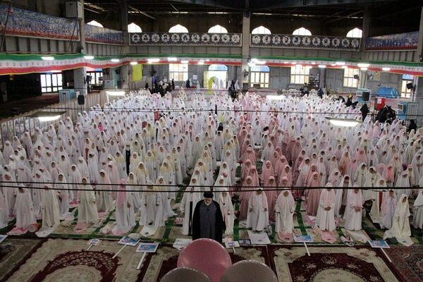 جشن تکلیف ۱۰۰۰ دانش‌آموز دختر در بهارستان ۲