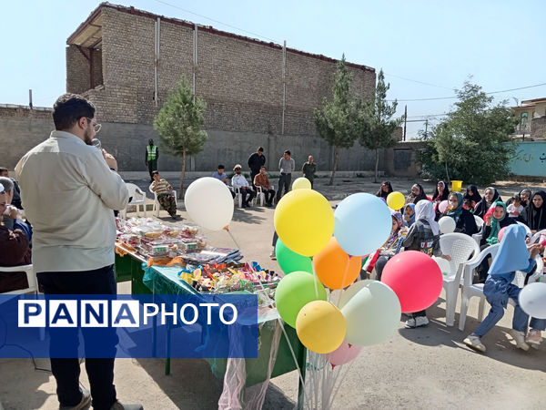 حضور مسئولان شهرستان جعفرآباد قم در دبستان حضرت زینب(س)