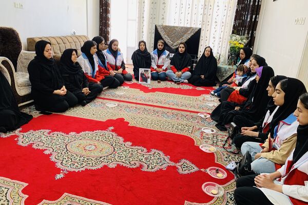 تجدید میثاق سرخ پوشان هلال احمر شهرستان سپیدان با شهدای گلگون کفن