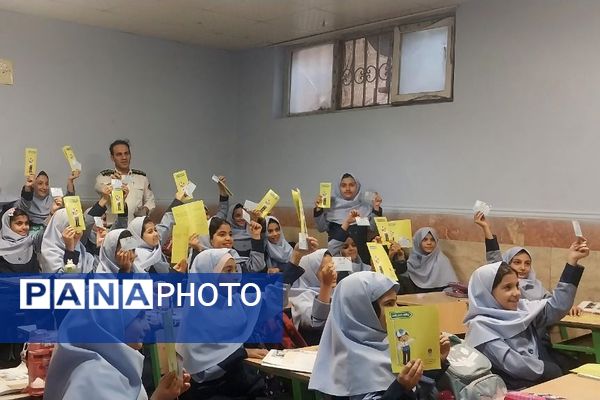 اجرای طرح «همیار پلیس» در دبستان شهید مجید مجیدی ناحیه دو شهرری 