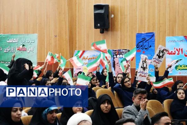 تجمع دانش‌آموزان آموزشگاه‌های شمال غرب شیراز در روز دانش‌آموز