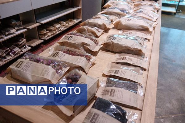 بازدید دانش آموزان ناحیه دو شهرری از نمایشگاه صنایع دستی برج میلاد 