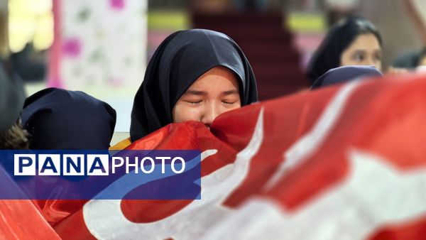 عطر حسینی در مدرسه نوشین بختیاری؛ ورود پرچم متبرک امام حسین(ع) و اجرای پویش «دانش‌آموز حرم‌ساز» در جوادآباد