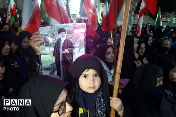 ورود پیکر شهید ۱۹ ساله یاسین رستمی در سی و سومین تجمعات مردمی - لردگان