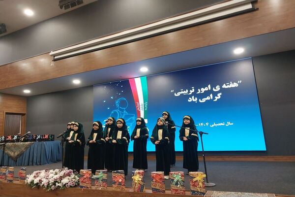 مراسم تقدیر از مشاورین و معاونین پرورشی مدارس ناحیه سه مشهد
