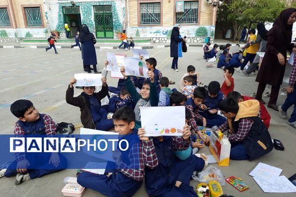 بمناسبت روز جهانی کودک برپایی جشنواره صبحانه سالم در دبستان پسرانه سرافراز ناحیه۷ مشهد