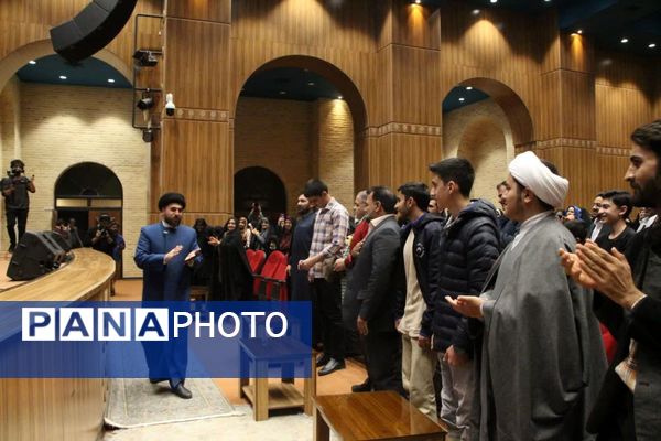 کارگاه نبرد رسانه‌ها؛ مشارکت فعالان رسانه‌ای و دانش‌آموزان یزدی در جنگ آگاهی