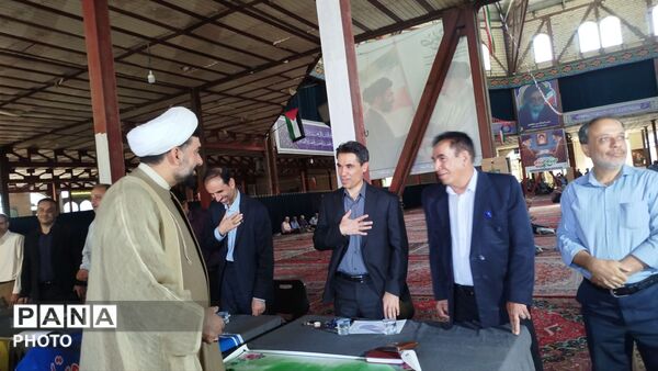 برپایی میز خدمت با حضور مسئولان دستگاه‌های اجرایی شهرستان ملایر 
