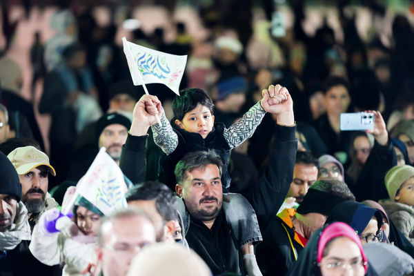 همخوانی سرود «سلام یا مهدی» با حضور ابوذر روحی در مسجد جمکران