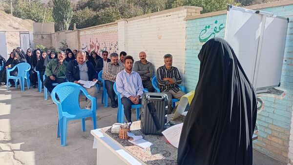  انتخابات انجمن اولیا و مربیان در دبیرستان پگاه مارکده