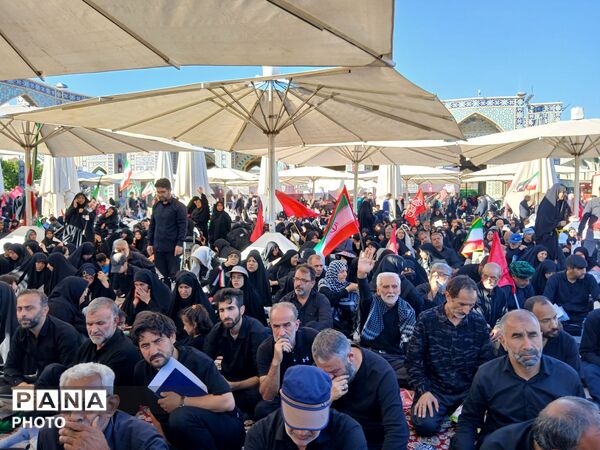 بدرقه باشکوه و میلیونی رهبر شهید در قلب مشهد مقدس