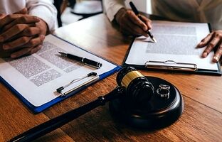 چگونه علیه یک شخص دادخواست تنظیم کنیم؟