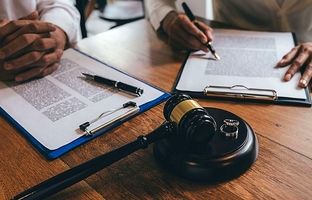 چگونه علیه یک شخص دادخواست تنظیم کنیم؟