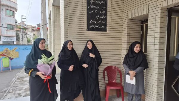 گرامیداشت روز نیروی انتظامی در دبیرستان بهار آزادی قائمشهر