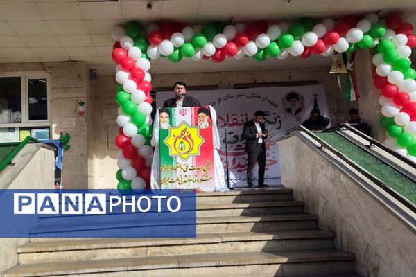 آیین نواخته شدن زنگ انقلاب اسلامی در مدرسه آیت‌الله خامنه‌ای قرچک