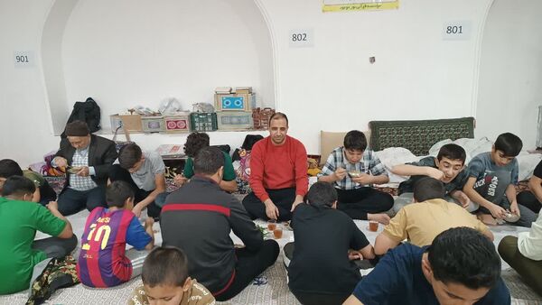 حضور پرشور دانش‌آموزان خلیل آبادی در مراسم معنوی اعتکاف