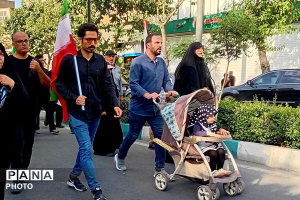 خروش نوجوانان در بدرقه رهبر شهید