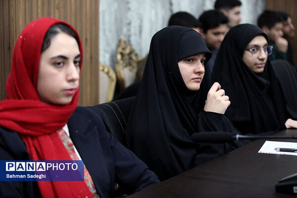 نشست صمیمی وزیر آموزش و پرورش با مدال آوران المپیادهای علمی