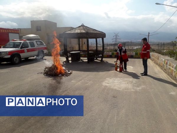 مراسم گرامیداشت هفته پدافند غیرعامل در دبیرستان عشایری شبانه‌روزی نسیبه