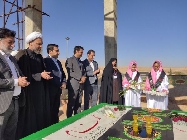 تجمع دانش‌آموزان آموزشگاه‌های شمال غرب شیراز در روز دانش‌آموز
