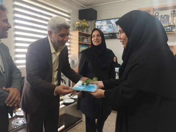  تقدیر از معلمان نمونه دبیرستان هاجر بیرجند