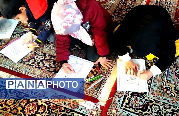 برپایی غرفه کودک در حاشیه نماز جمعه شهرستان کاشمر 