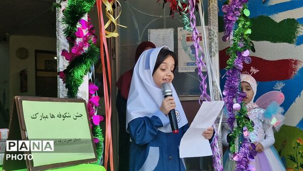 شکوفه‌پاشی در باغ دانش رشت
