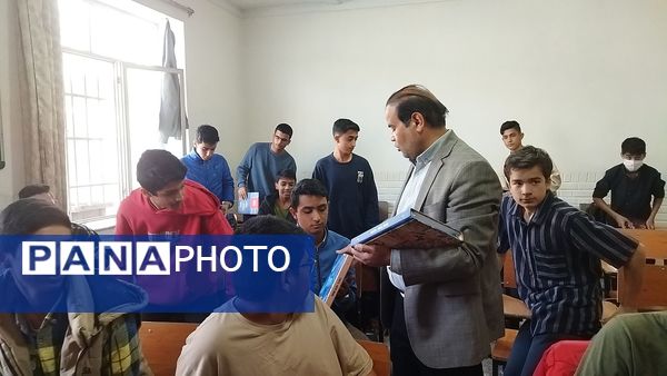 گرامیداشت روز دانش آموز در دبیرستان شاهد ابوذر غفاری 