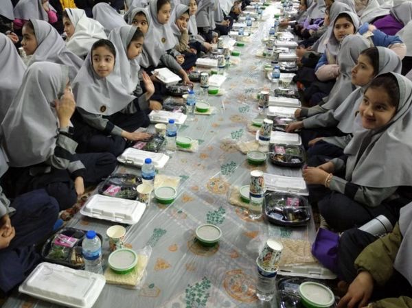 برپایی ضیافت افطاری در دبستان آزادی 