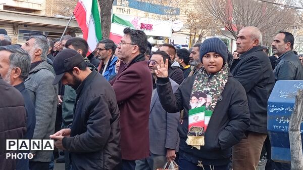خروش مردم چهارمحال و‌بختیاری در میدان انقلاب شهرکرد